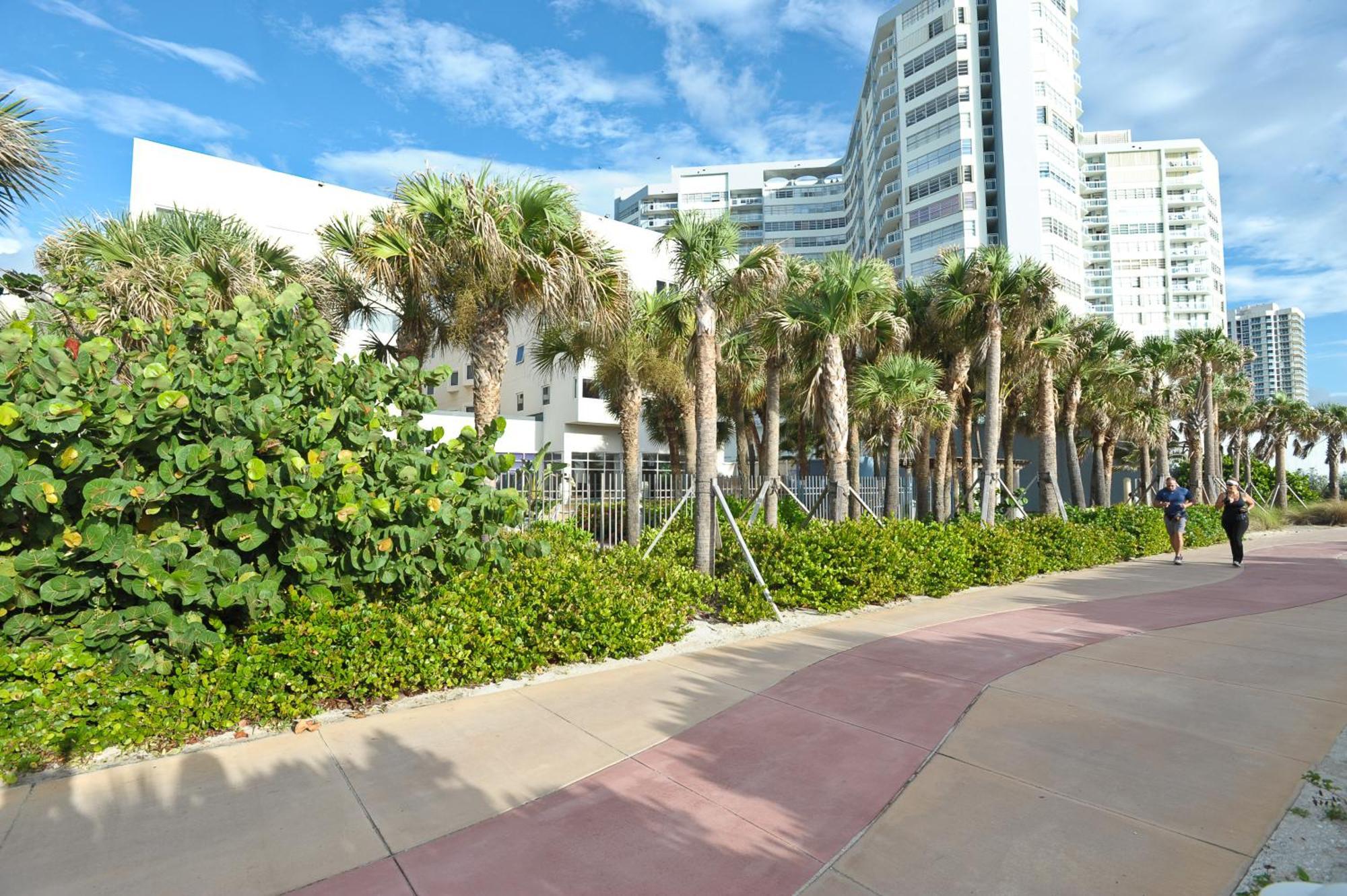 Crystal Beach Suites Miami Oceanfront Hotel Miami Beach Exterior photo